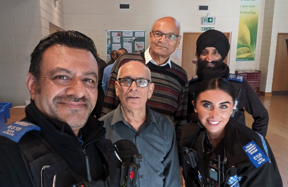 Today we joined the community from Anand Group @stpaulsoadby. Crime prevention advice was given on burglary & household safety. With the upcoming Diwali celebrations, everyone was reminded to #CelebrateSafely & #LockUpLightUp

#PCSO6518 Nad
#PCSO6158 Cara
#PCSO6164 Harks