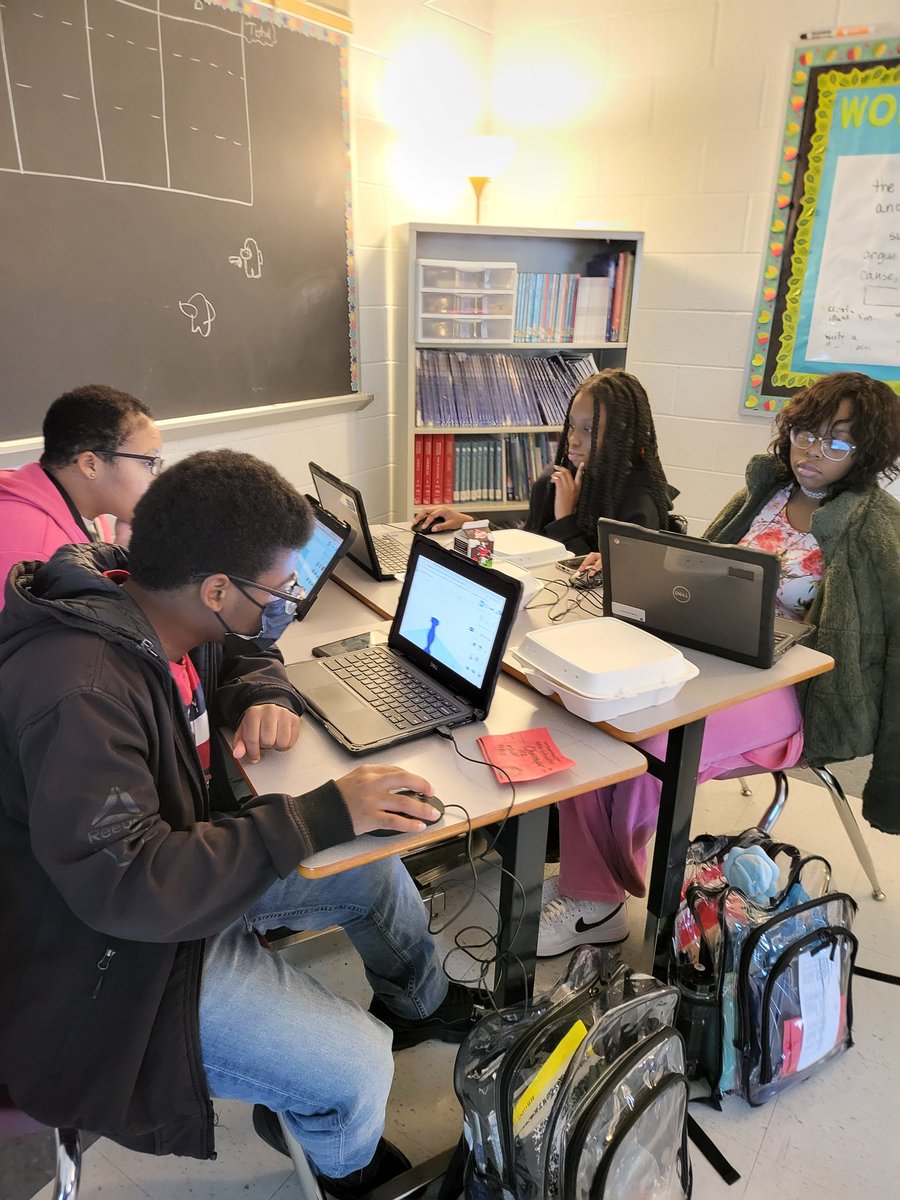 arowe915's tweet photo. Ms. Hall's Game and Chess club used Tinkercad to design and customize their own King chess piece to be 3D printed. Their designs were amazing and so creative! #NNPSProud #nnpsitc https://t.co/LWc9e2djPS