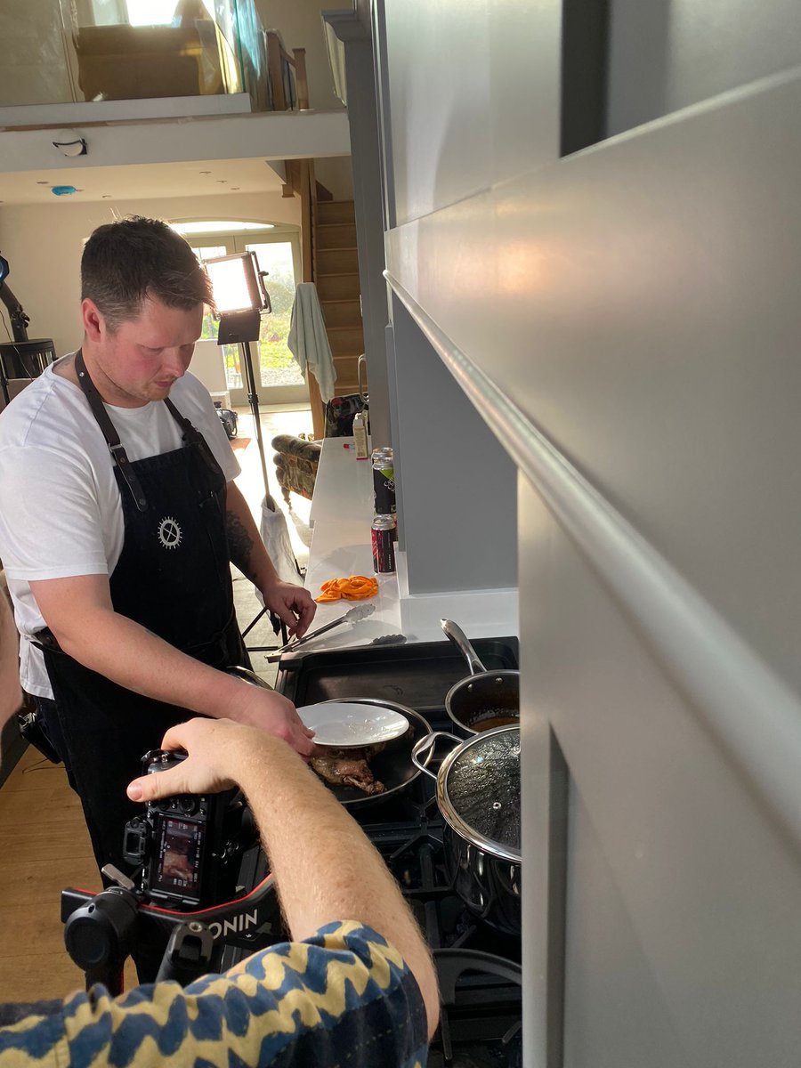 We were hard at work today working on some new content for our Chef Thom Bateman collaboration with the man himself. We didn't let any of that delicious food go to waste 🤤 More on this coming soon 👍 #craftbeer #chef #chefthombateman #collaboration #beartown