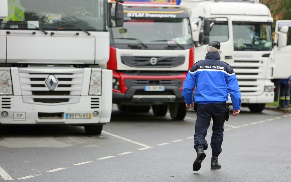 LeTelegramme's tweet photo. DIRECT - Tempête Ciaran : en Bretagne, la circulation des poids lourds interdite toute la journée de jeudi
➡️ https://t.co/eVp4jvEbkL https://t.co/h8igQrUEL2