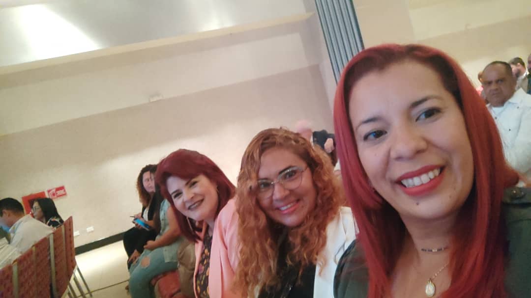 En Lara junto al Gobernador <a href="/AdolfoP_Oficial/">Adolfo Pereira Gobernador</a> respaldamos y celebramos el diálogo, la paz y la convivencia ciudadana y nos sumamos a la campaña para demostrar que el Esequibo es nuestro. <a href="/NicolasMaduro/">Nicolás Maduro</a> <a href="/gobiernodelara/">gobiernodelara</a>