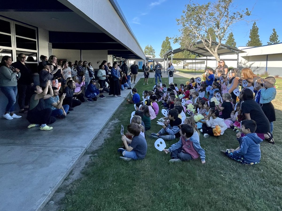 Dos Caminos School tweet media