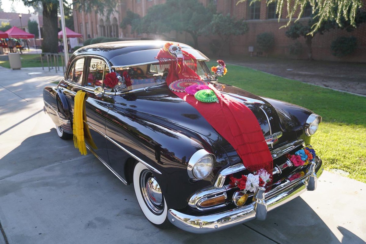 El Dia De Muertos is a day to commemorate loved ones who have passed away by honoring them with an ofrenda to keep those who have passed alive in our memories.