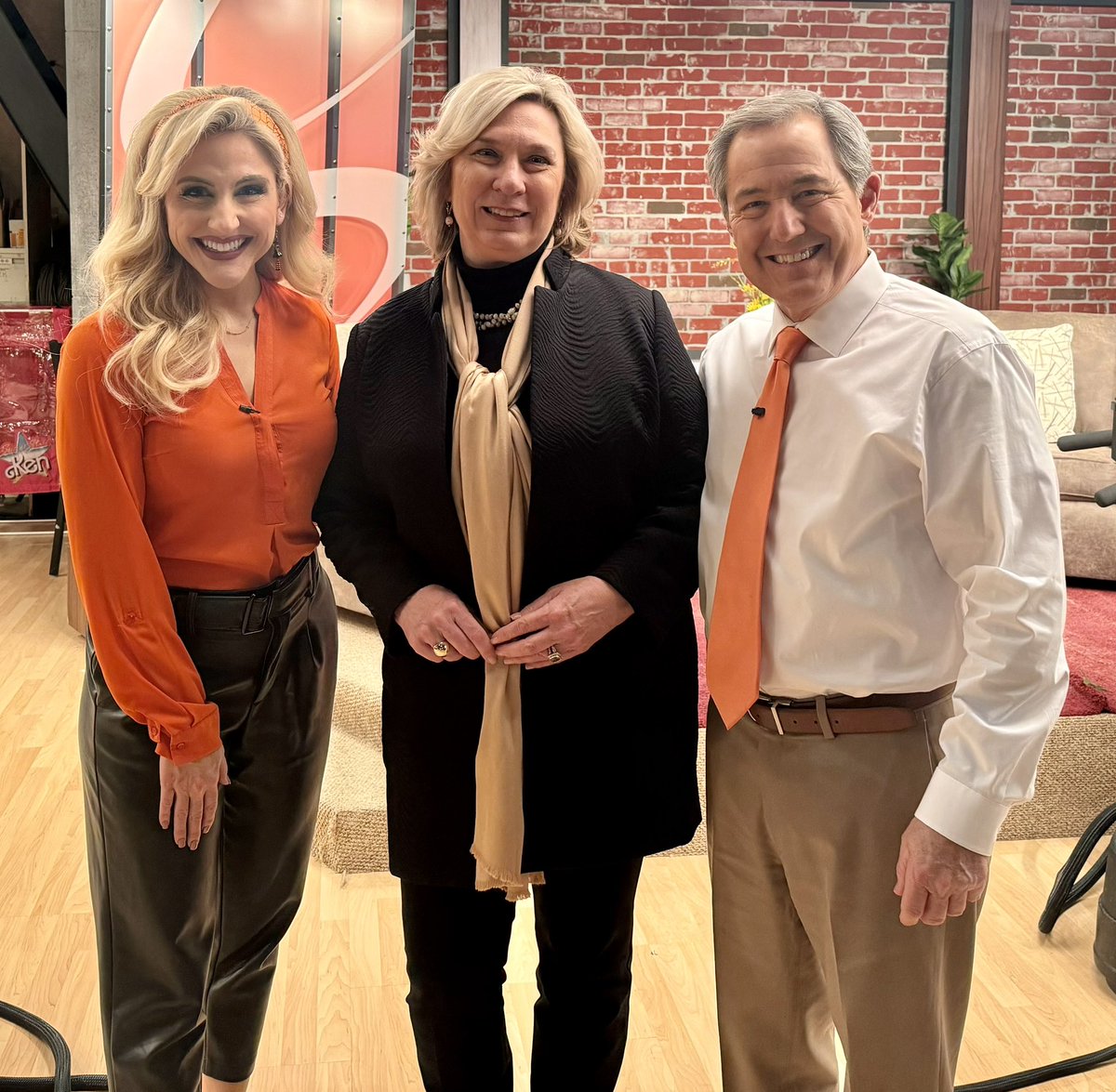 Welcome to November and the season of giving! Thanks to <a href="/LauraKHettiger/">Laura Hettiger</a> and <a href="/KentEhrhardt/">Kent Ehrhardt</a> at <a href="/KMOV/">KMOV</a> for helping us share the latest <a href="/BankofAmerica/">Bank of America</a> investments ($920K to 27 #STL orgs.). We appreciate all that these community partners do! 👏