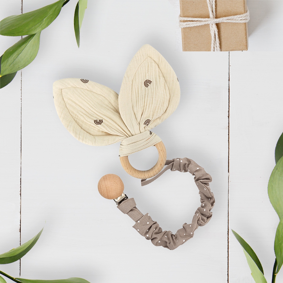 SiskaHines's tweet photo. Teetheroo Crinkle Toy with matching Stretchy Pacifier Clip is a cute and functional baby teething toy to keep your baby busy and happy while being changed in a Chikiroo. https://t.co/ziDiDKkrjT 

#newproducts #productrelease #productlaunch #babyproducts #chikiroo #chikiroobaby https://t.co/NLF7jo7HqF