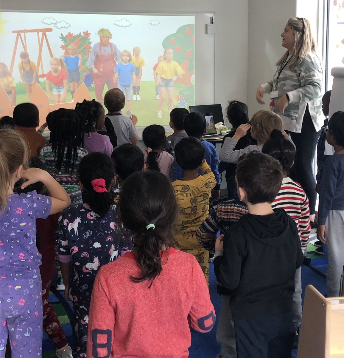 “Head and shoulders, knees, and toes“. (Tête, épaules, genoux et pieds). This song, with its great rhythm and gestures, is an fun way to teach children body parts in French. Our Owls just love singing it and repeating the gestures! Thank you Mme. Thompson!
<a href="/BernadetteOCSB/">St Bernadette OCSB</a>