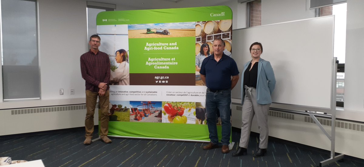 AAFC_Canada's tweet photo. Last week, we partnered with @NSAgriculture for their teacher learning day event. Our #GCAggie colleagues shared their #CdnAg research projects, so they can pass on the lessons to their students! 📖 #ScienceGrowsOn https://t.co/rtQzfiHHrz