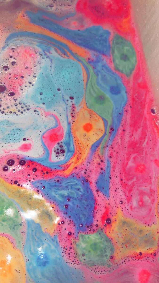 lushcosmetics tweet picture