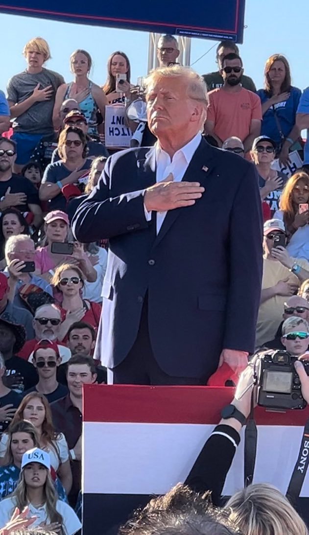 If you're voting for PRESIDENT TRUMP in 2024,  REPOST it!!