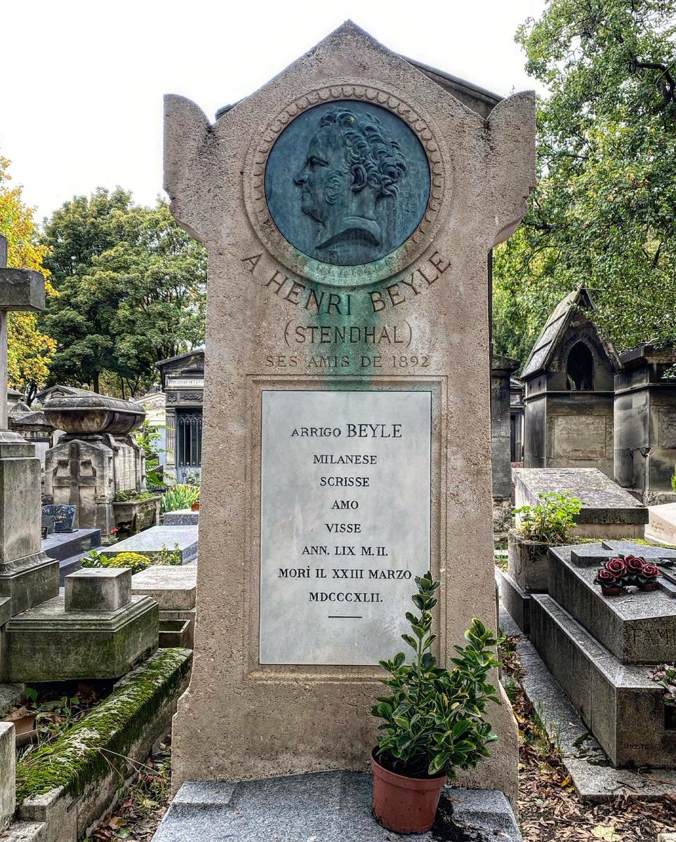 Autumn suits cemeteries. #cemetery #AllSaintsDay #AllSaints #Montmartre #Paris #photography #photo #Autumn