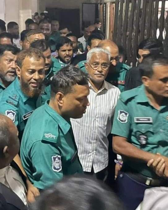 KhanYusuf98's tweet photo. 1 November 2023, BNP Joint Secretary General Syed Moazzem Hossain Alal has been remanded for 5 days by the court in the political conspiracy false case.  Metropolitan Magistrate of Dhaka granted his remand.#FreeAlal #FreeAbbas #FreeMirzaFakhrul #StepDownHasina https://t.co/5mHEfiPzzV