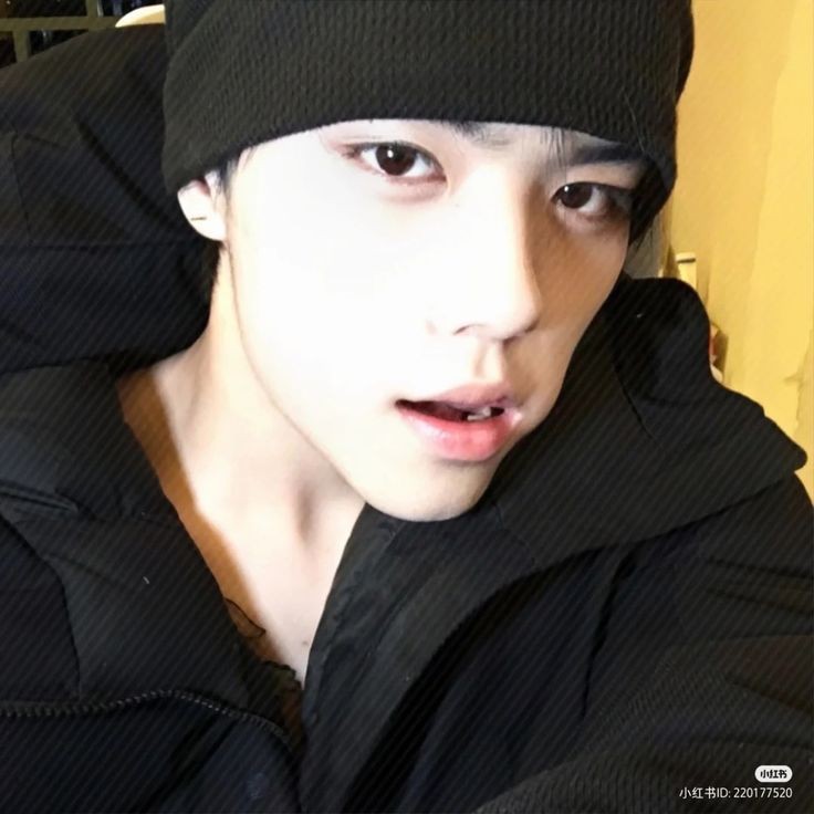 pikaodoce's tweet photo. se isso passar por sua tml, complete !

apelido: shin, shini e chiro
idade: 29
sexualidade: bi
status: solteiro
cor favorita: branco
comida favorita: curry
bebida favorita: sucos
filme/série favorita: coraline
tattoo: 6
piercing: 4 https://t.co/whd5O7LmCQ