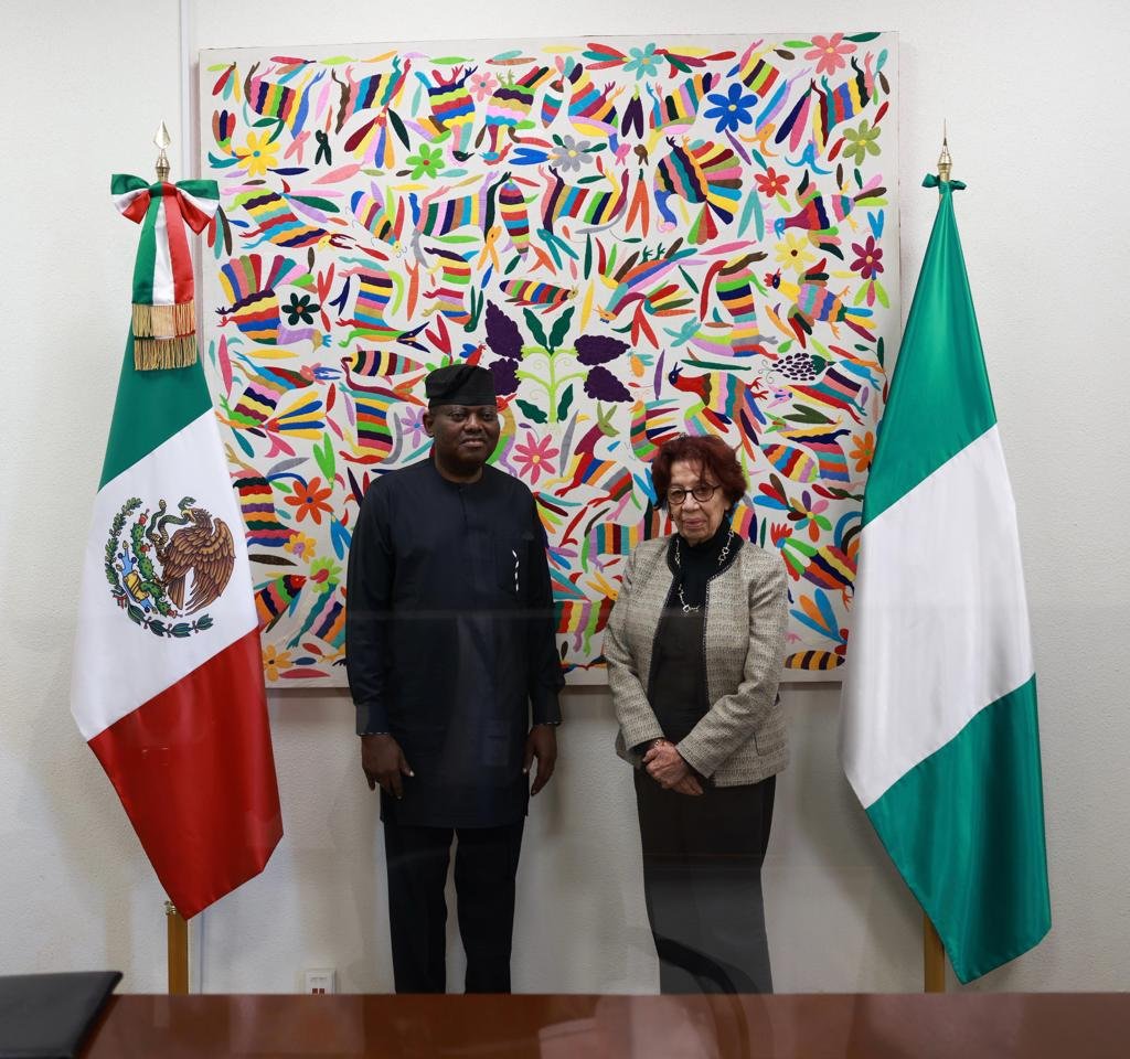 CMorenoToscano1's tweet photo. Hoy me despedí de Rafiu Adejare Bello, quien concluye su misión como Embajador de @Nigemb_Mex 

Revisamos el estado de los intercambios comerciales y de cooperación y coincidimos en la importancia de organizar el 1° Mecanismo de Consultas 🇲🇽🤝🇳🇬 en 2024.

¡Mucho éxito, Embajador! https://t.co/G7f7zgXYU3