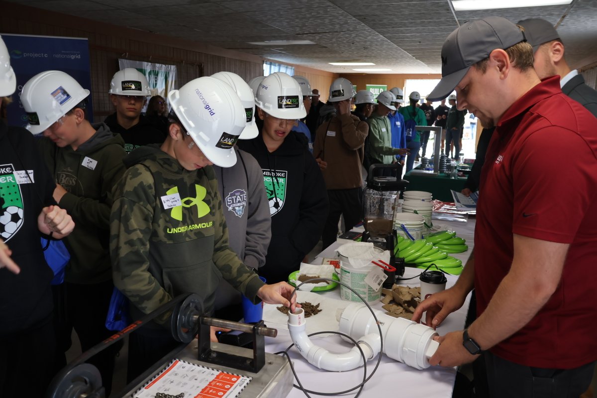 Thank you to our Gold Sponsor USG for supporting youth workforce development and career exploration! USG opened doors for future careers as GLOW With Your Hands Manufacturing students learned about their processes manufacturing floors, walls, and ceilings.