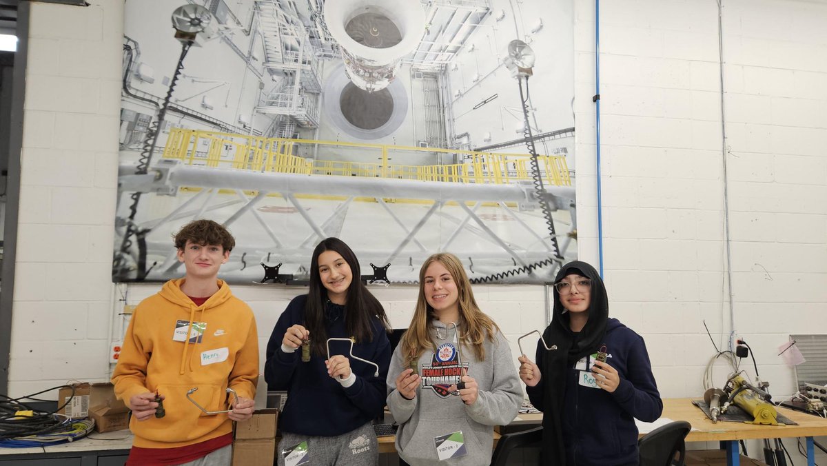MDS_Global's tweet photo. Today was Take Your Kids to Work Day! These Grade 9 students explored the exciting world of #STEM at MDS. They participated in hands-on workshops and were inspired to pursue a career in #engineering.

#TYKTWD #Canada #Ottawa https://t.co/J3lYjKtNSq