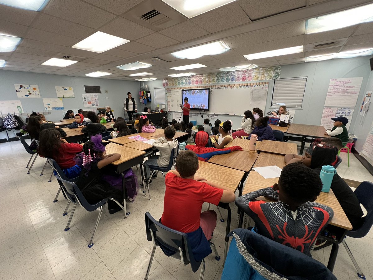 SterlingElemen1's tweet image. We are so proud of our 5th Graders and their @ELeducation #Module1 Performance Task!  They did such a great job performing their monologues! @CharMeckSchools #sterlingpride🐯  #chinupcrownon👑 #EsperanzaRising