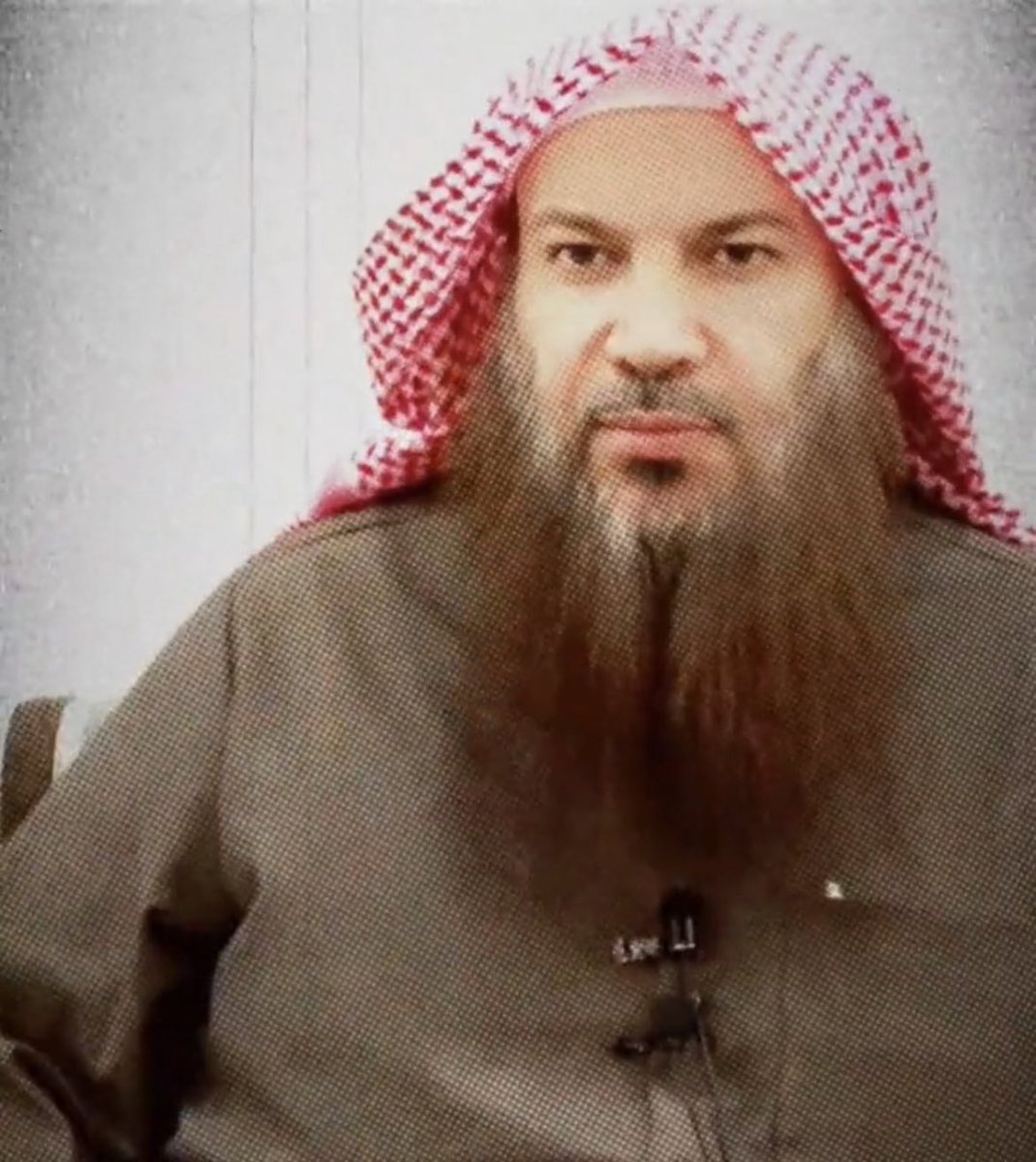 في زمان الفتن ،،
على المسلم أن يرجع للعلماء
الراسخين  الثابتين !
ومن بعد قيام الثورات وسقوط
دول أمام هذه الفوضى !
تصدى الشيخ #سالم_الطويل
لهذه الفتن وكشفها وبينها
للناس وحذر وكشف عن شيوخ
الظلام و الضلال وطرقهم 
وقدم ووضح الرأي الشرعي
وحرص على الأمن و الإستقرار