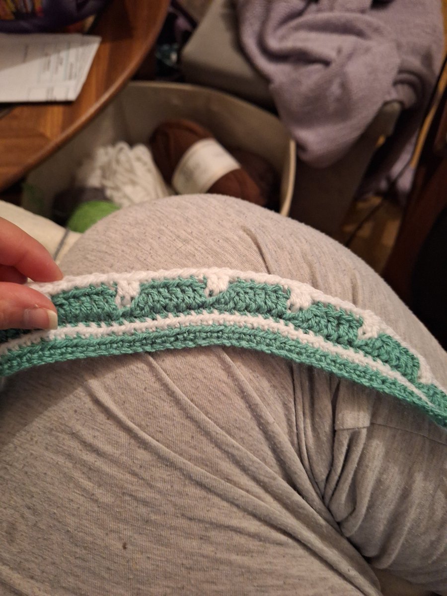 So bad weather coming here in Cornwall, especially on North coast! Where I am :) I'm onto the latest project, a quick peek below! 

#mosiaccrochet #cal #tinna #crochet #happycal <a href="/tinnahekl/">Tinna Þórudóttir</a>