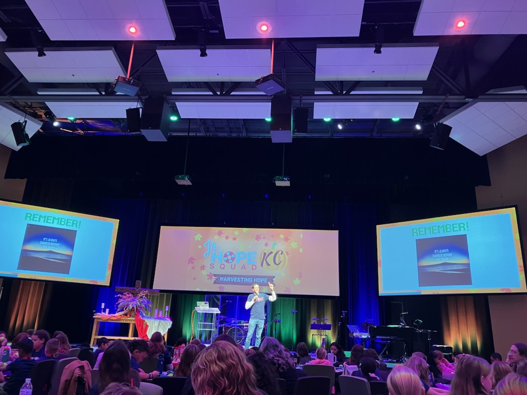 HannahKwon_SW's tweet photo. Chouteau 4th &amp; 5th graders are eager to learn new things and meeting new friends at the Jr. Hope Squad conference with theme, "Harvesting Hope" @WalkerAnjanette @ChouteauSchool https://t.co/zoft4YSSg0