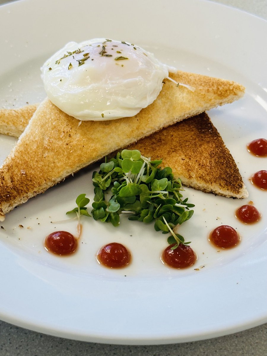 NovaCooks's tweet image. Back to basic today with live modelling of egg cookery skills #poached #boiled #scrambled #fried #eggs 🍳 Now you have a go Y10 - it’s not as easy as it looks 😉