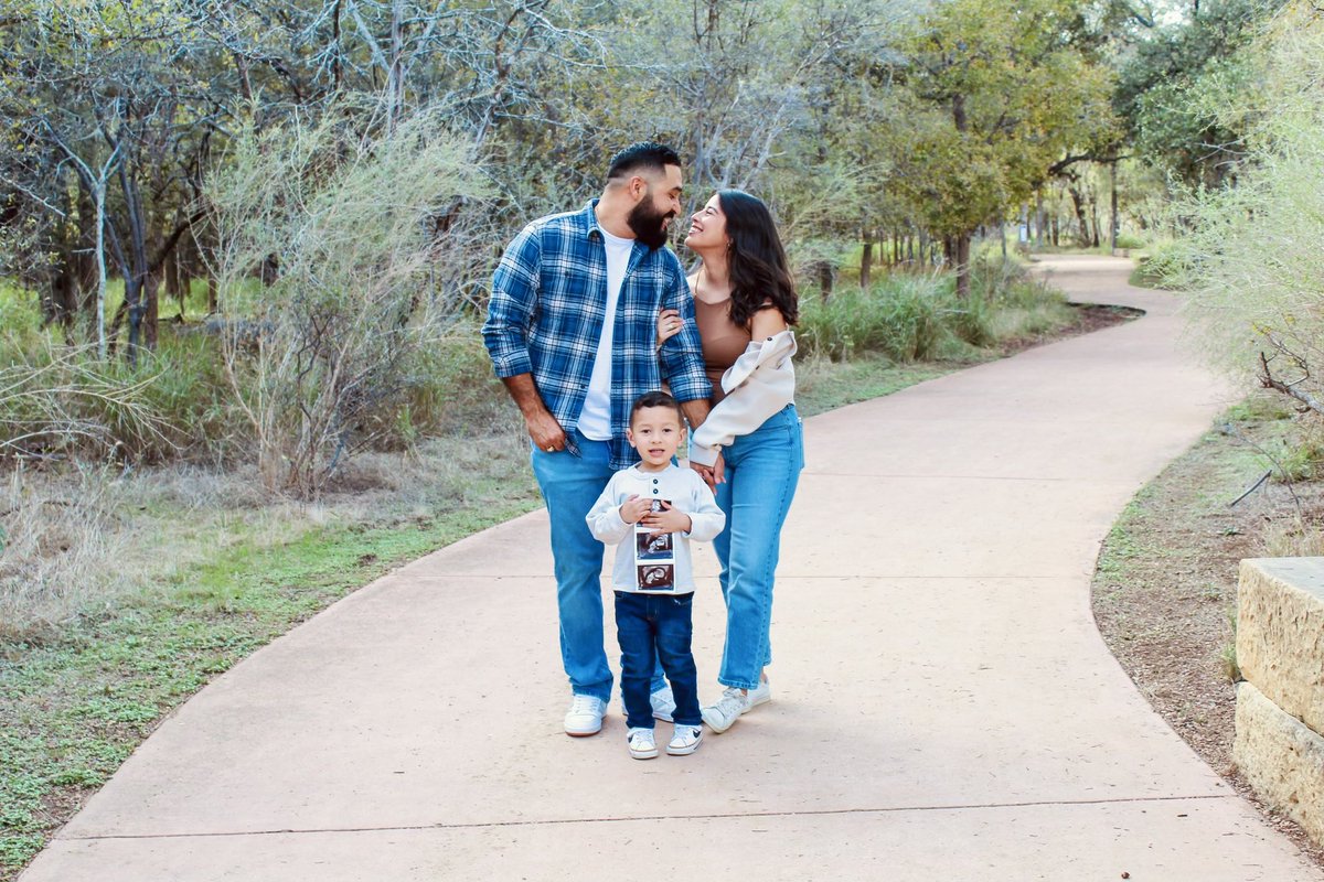 _lluviagom's tweet photo. Santi’s gonna be a big brother. 🤎 https://t.co/LZ5Oj8IkJP