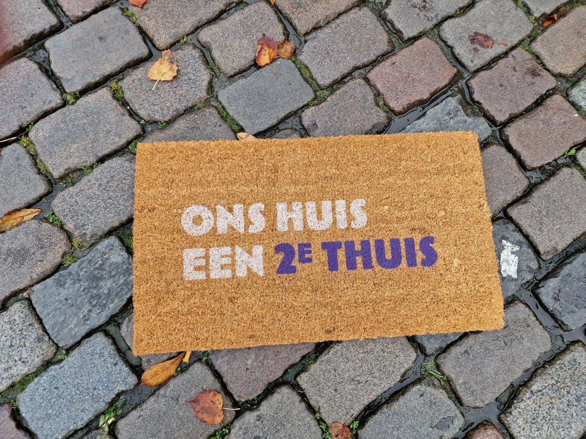 Elkergroningen's tweet photo. Vanmiddag stonden we op de Vismarkt om voorbijgangers te vertellen over #pleegzorg, wat het inhoudt en wat we met de deurmatten willen zeggen. Morgenmiddag zijn we in Stadskanaal en vrijdagmiddag in Leek.
#jouwhuiseentweedethuis #weekvandepleegzorg #jouwhuiseen2ethuis https://t.co/IDJ7f29ovV