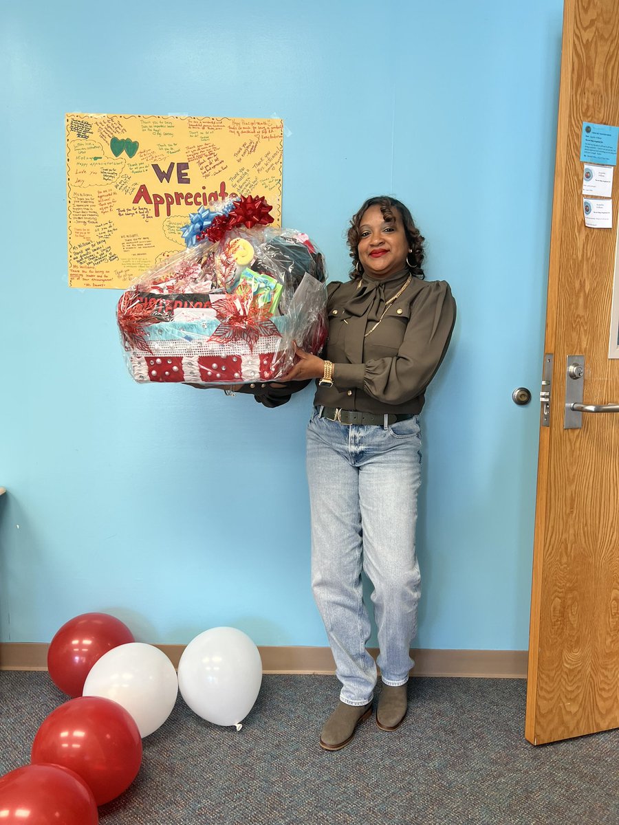 Ms. Williams and her basket of gifts from the staff!!🥳🎉🦊@WCPSS @WCPSS_TitleI @jackiedwms