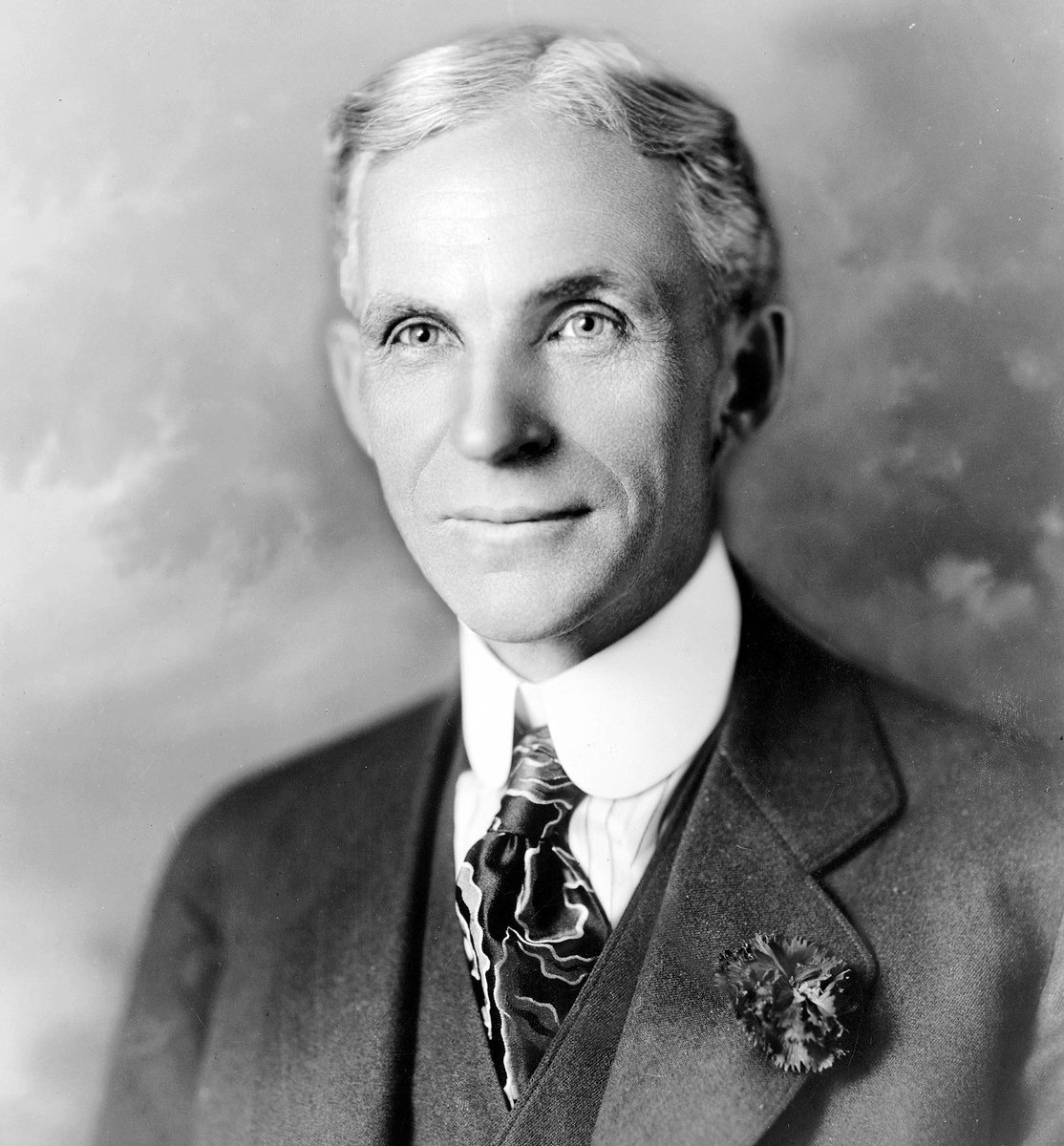 fuedicho's tweet photo. "Siempre existe un mercado para los productos de calidad".
Henry Ford
#Fuedicho https://t.co/Q1IYoLoPmZ