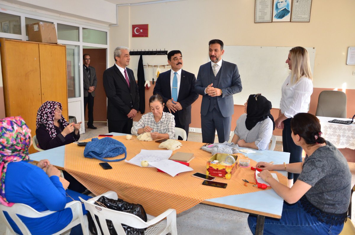 il_mem_45's tweet photo. İl Müdürümüz Mehmet UĞURELLİ, Ahmetli Şehit Hasan Yarış Halk Eğitim Merkezini ziyaret ederek kursiyerler ile bir araya geldi. 

"Her Zaman Her Yaşta Herkes İçin Eğitim"

@tcmeb @Yusuf__Tekin @ManisaValiligi @valiunlu @m_ugurelli https://t.co/5QEjZ7dbGo