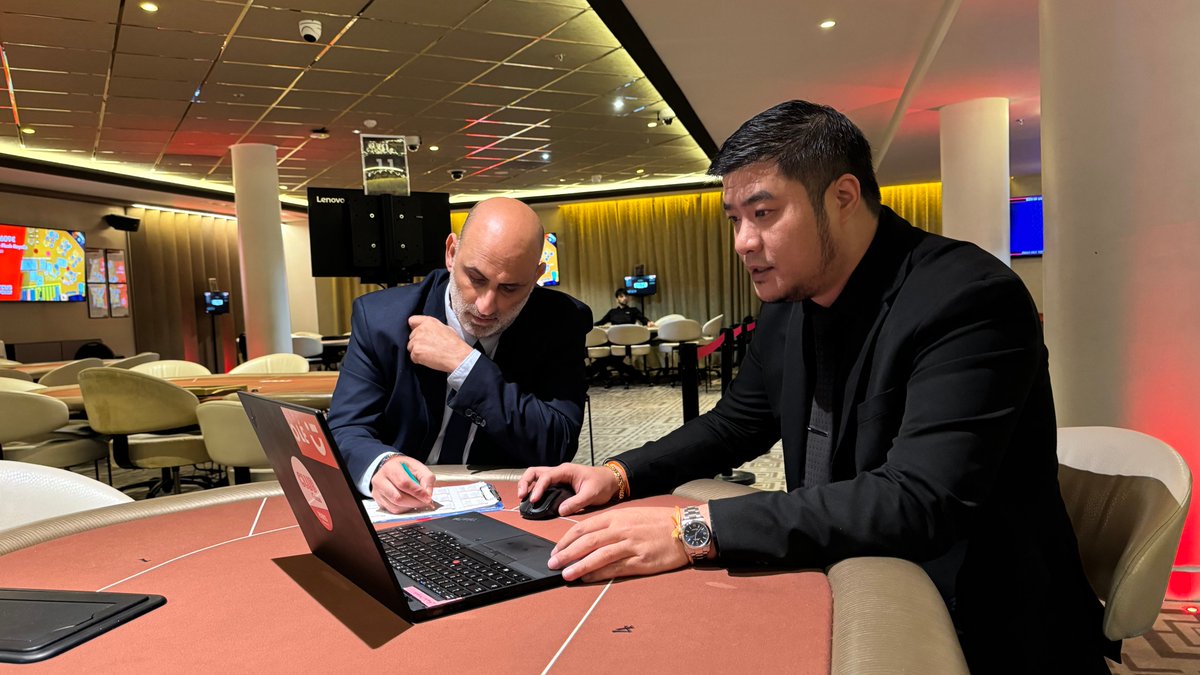 ClubCircusParis's tweet photo. 🎪#CircusTeam Sébastien et Phich, profondément concentrés, passant en revue la liste et les horaires de travail des croupiers du jour. Un travail méticuleux qui contribue à huiler l'organisation des équipes. Le tout en gardant à l'esprit l'objectif essentiel : que chaque joueur qui entre au Club Circus y passe un agréable moment.
Club Circus - 37 boulevard Murat - Paris
13h-5h30, 7j/7
💰cashgame
🎰blackjack
🔵Punto Banco🔴
🃏Ultimate Poker
WELCOME 🥰