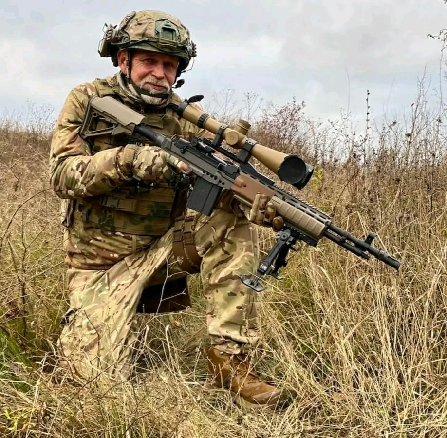 #Ukraine: Notable photo - Ukrainian soldier with American 7.62x51mm NATO Mk 14 Mod.1 EBR Enhanced Battle Rifle. This is most likely the first sighting of this rifle in Ukraine. #Kyiv #UkraineRussiaWar #UkraineArmy #UkraineWar #USA