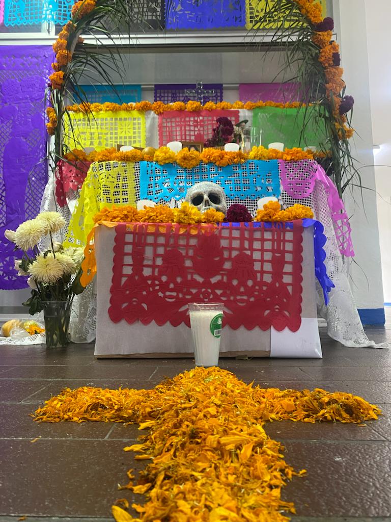 UASLP_Idiomas's tweet photo. Recordar a quienes ya no están con nosotros es mantenerlos vivos en nuestro corazón. 

Un pequeño homenaje a nuestros profesores y personal administrativo que se nos adelantaron en el camino.

#UASLP #SomosUASLP https://t.co/qqiw2ZzS5b