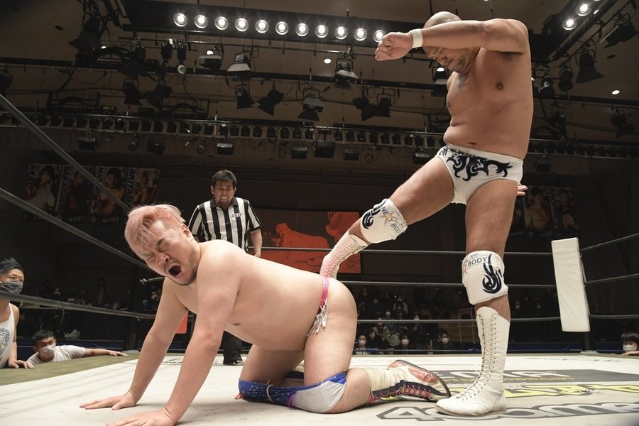 WRESTLING? tweet media