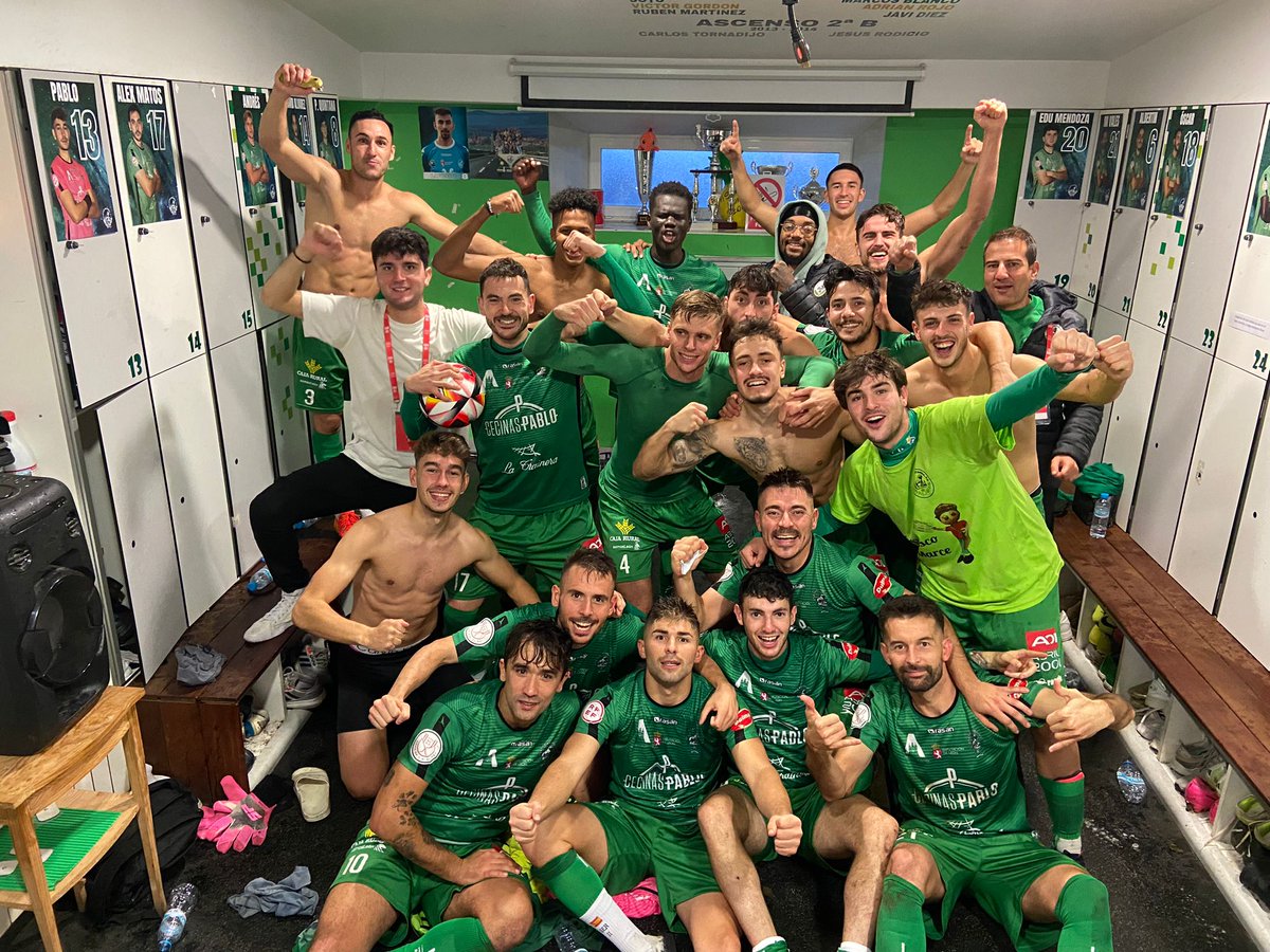 marca's tweet photo. 💥 La primera gran sorpresa de la #CopaDelRey: el @AtleticoAstorga, de Tercera RFEF, se carga al Andorra, de Segunda división, con un gol de Ivi Vales  

Los maragatos quieren otra ronda 🥂 

#LaCopaMola https://t.co/GHRWMPcAPB