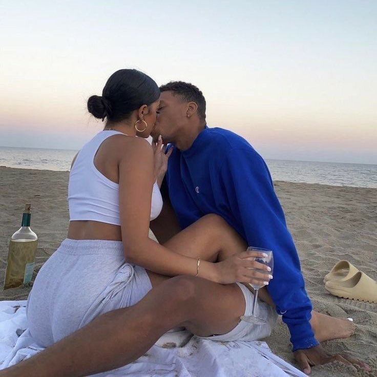 AVictorCollins's tweet photo. What's stopping you from doing this with your lover ? 😂 https://t.co/vNfnpFTgnh