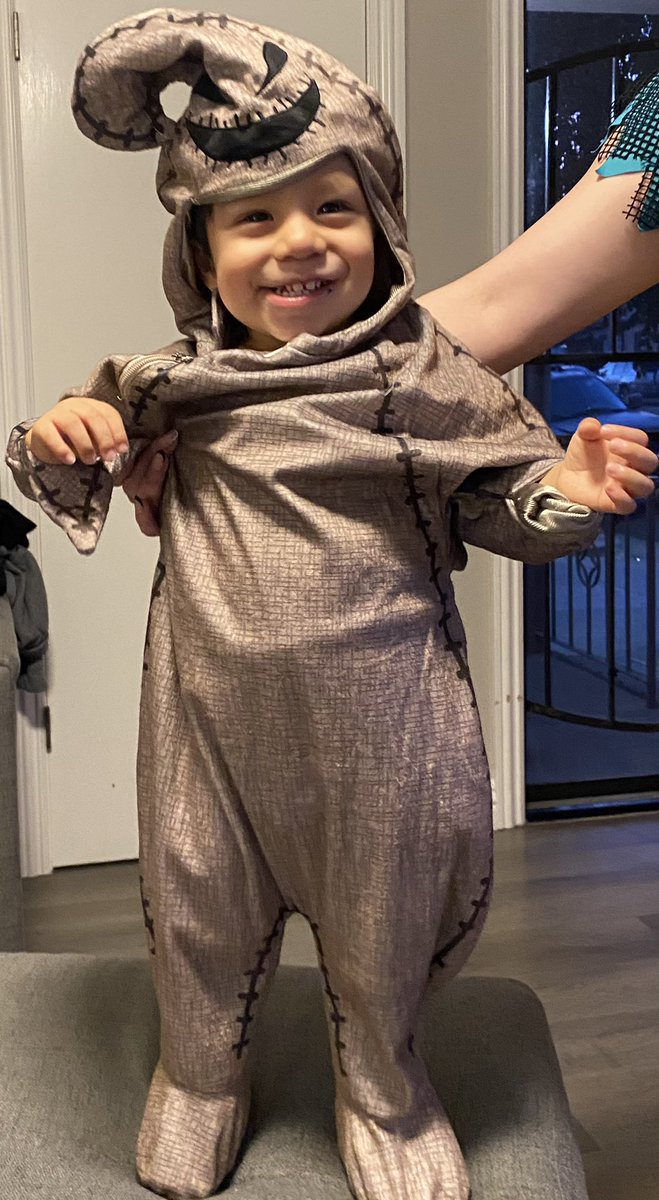 DaaLezz_'s tweet photo. From the oogiest of boogiest kid on the block, I hope everyone had a very fun #Halloween night🎃 and may all your loved ones whom left this world feel your love and embrace today❤️🙏🏽#DiaDeMuertos https://t.co/wpeClMK8wf