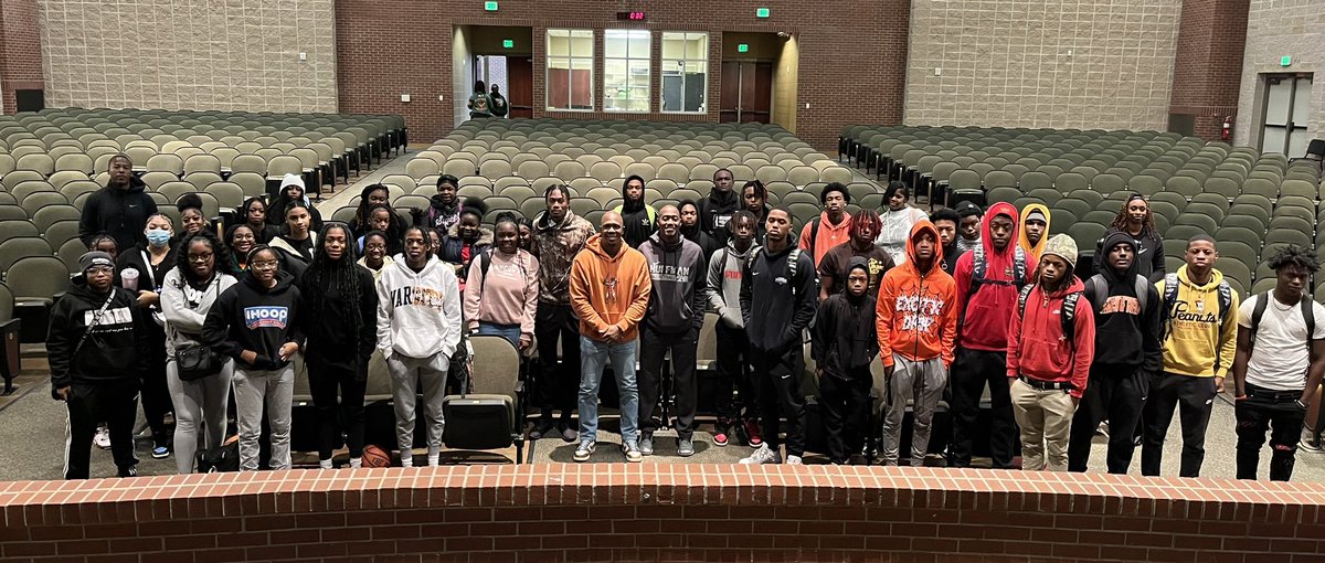 Mo Finley @1Finleyway former UAB Standout was our guest speaker this morning. <a href="/bham_fca/">Greater Birmingham FCA</a> <a href="/BCS_districtAth/">Birminghamcityschoolsathletics</a> <a href="/BhamCitySchools/">Birmingham City Schools🎓</a> <a href="/huffman_ad/">Huffman High School Athletics</a> <a href="/_VikingsBball/">Huffman Basketball</a> <a href="/Coach_Ward/">Steve Ward</a> <a href="/huffman_vikings/">Huffman Lady Vikings</a> <a href="/_VikingsBball/">Huffman Basketball</a> <a href="/kepjohnson32/">Kevin Johnson</a> <a href="/coach_mccray00/">Coach McCray</a>
