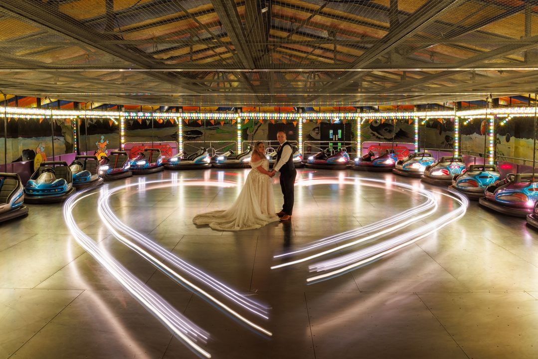 💫 𝗜𝘁'𝘀 𝘀𝗻𝗲𝗮𝗸 𝗽𝗲𝗲𝗸 𝘁𝗶𝗺𝗲!! 💍🍂 Introducing the fabulous Mr &amp; Mrs Kendall, who celebrated their love in this autumn-themed wedding at The Old Barn right next to the amazing The Milky Way Adventure Park in Devon! 🌟🍁 You read that right;… go.srw.link/SyFpS4