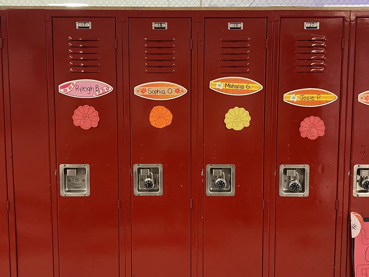 November 1st means month of gratitude here at MacArthur!!! Turkeys are starting to make their appearance! #MAChasPRIDE #gratitude #StudentSenate <a href="/D23MacArthur/">MacArthur M.S.</a> <a href="/PHSD23/">Prospect Hts. SD23</a>