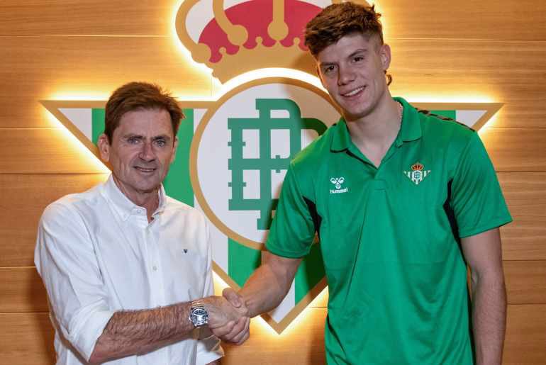 Joaquín Rodríguez finalmente debutó con la camiseta del #Betis en la Leb Oro de España

👉hundila.com/index.php/en/u…