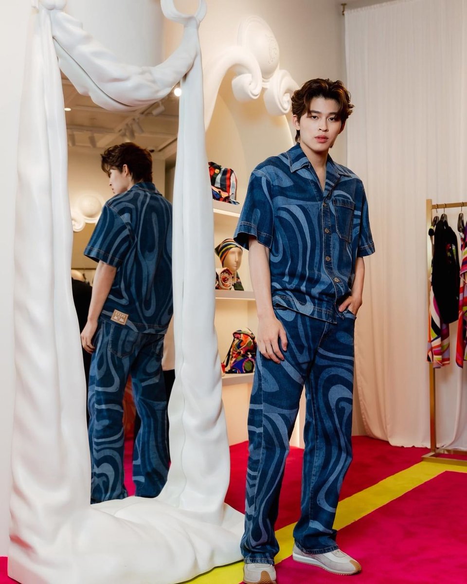 Khun_npp's tweet photo. PUCCI (ปุชชี่) นำเสนอผ่านคุณ “ปอนด์ - ณราวิชญ์ @ppnaravit” จากคอลเลกชั่นล่าสุด INITIALS E.P. สู่การสร้างสรรค์ลายพิมพ์ไอคอนิกอย่าง “MARMO” ได้แล้ววันนี้ที่ร้าน PUCCI สาขา Central Chidlom, Luxe Galerie 1st
#Emiliopucci #EmiliopucciThailand #PUCCI #InitialsEP #PATluxuryGroup https://t.co/wdJG9TA70j