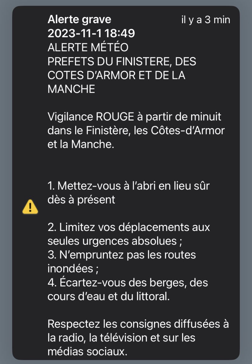 #Ciaran message reçu à l’instant sur mon téléphone, ça souffle déjà très fort à #ouessant