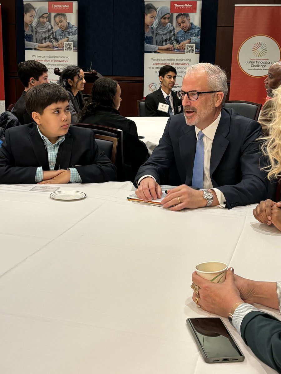 “We have some future history makers among us today.” This morning, @thermofisher Senior Vice President of Strategy & Corporate Development Paul Parker welcomed the #JuniorInnovators finalists for a special networking reception on Capitol Hill.