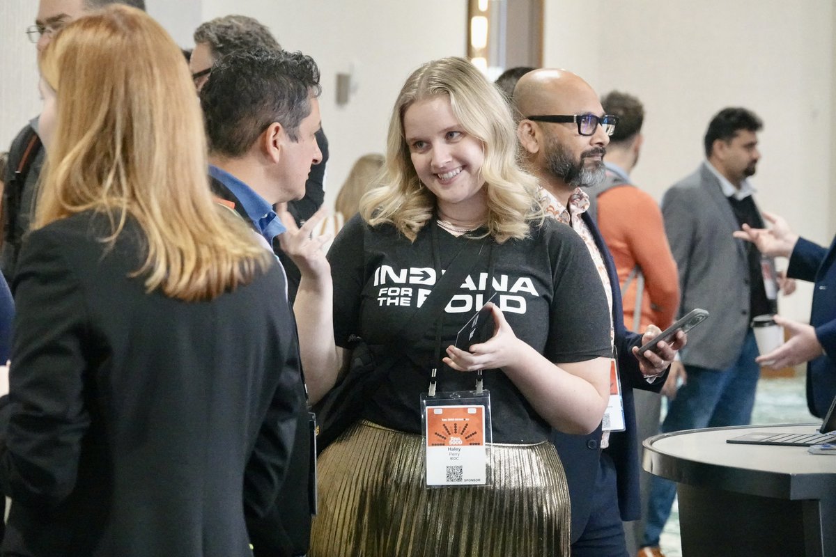 Indiana_EDC's tweet photo. Back at #Inc5000 today, giving entrepreneurs their red carpet moment with @StageClip. So inspiring hearing their stories of success. And we https://t.co/A2DDmk5z5Q