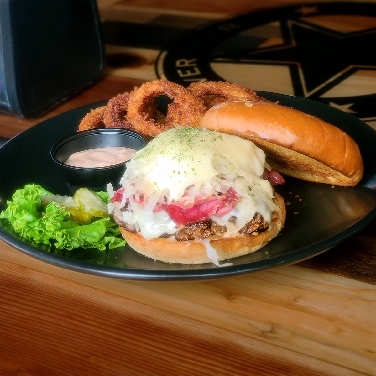 silverstarbarwa's tweet photo. Burger Wednesday at the Star 🍔
Reuben Burger - 1/3 lb all beef patty, corned beef, sauerkraut and Swiss cheese on a brioche bun with choice of side - 15.49

#silverstar #longviewwa #burgerwednesday #burgers #reuben https://t.co/5AVC0Neg9O
