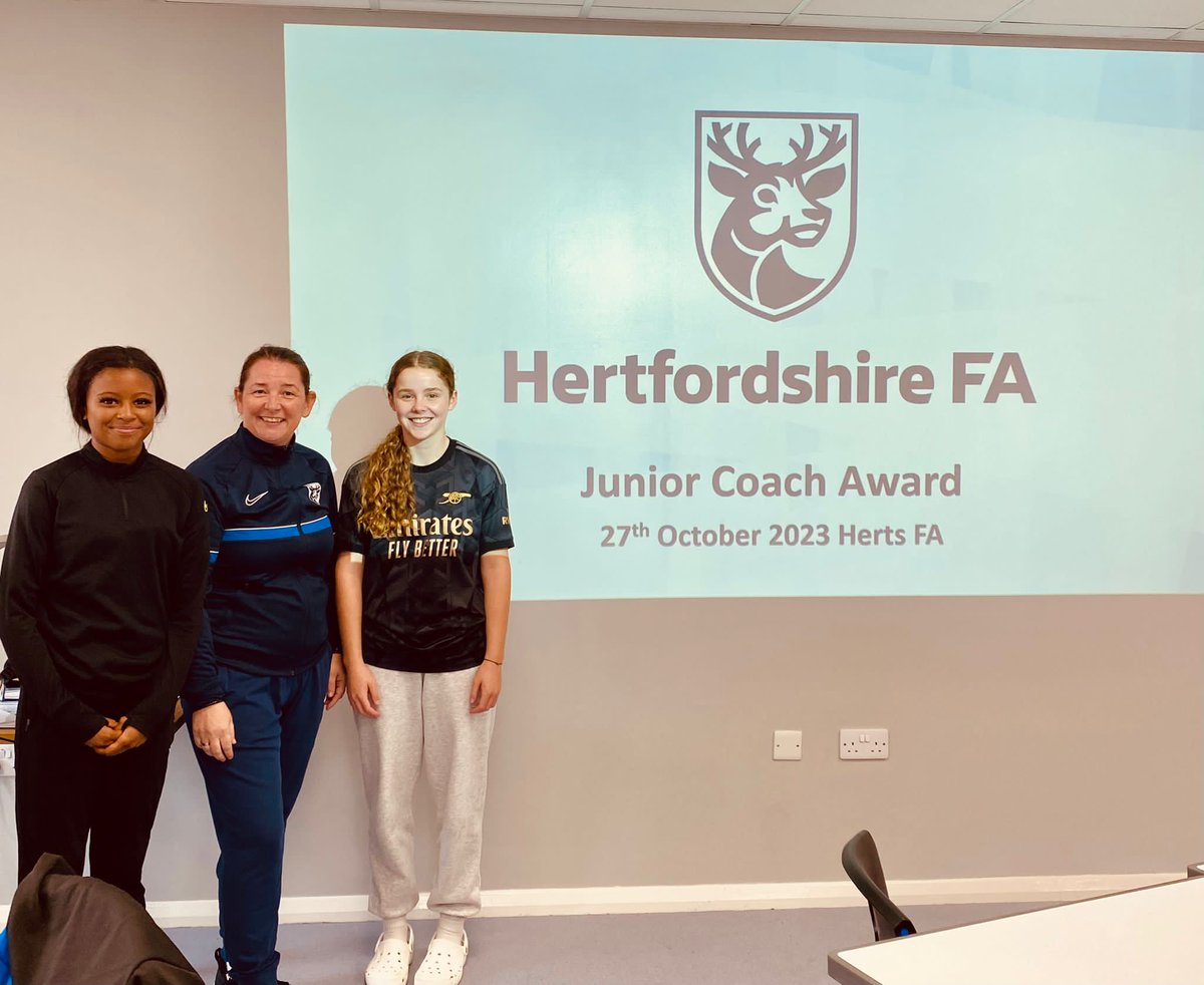 LGCEaglesFC's tweet image. 📢 Exciting News! 
Cathryn Henry led a Young Leaders course for Herts FA at the Stevenage Development Centre. Two of our Eagles U16 players joined. 🦅💪They learned about coaching. 🌟🙋‍♀️⚽
#GirlsDevelopment #Leadership #LGCE #HertsFA #COYE #Stevenagedevelopmentcentre