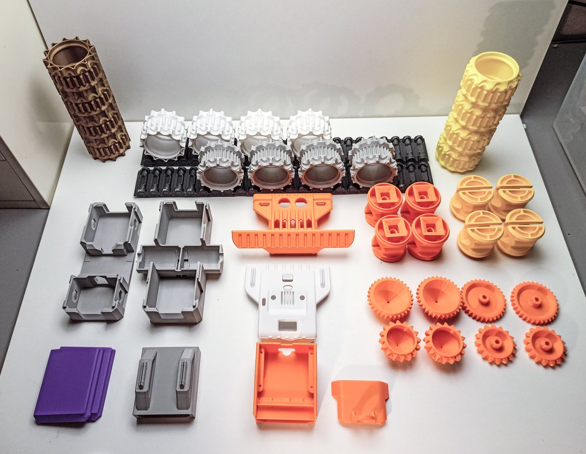 Everything ready for final assembly video 👌
Hope I wont find any bugs 🪲
Each part has its own long history and was printed/tested/improved many many many times.
Not a print-in-place version this round. I need to test more things and save time and material 😎
Compatible /w 2.1