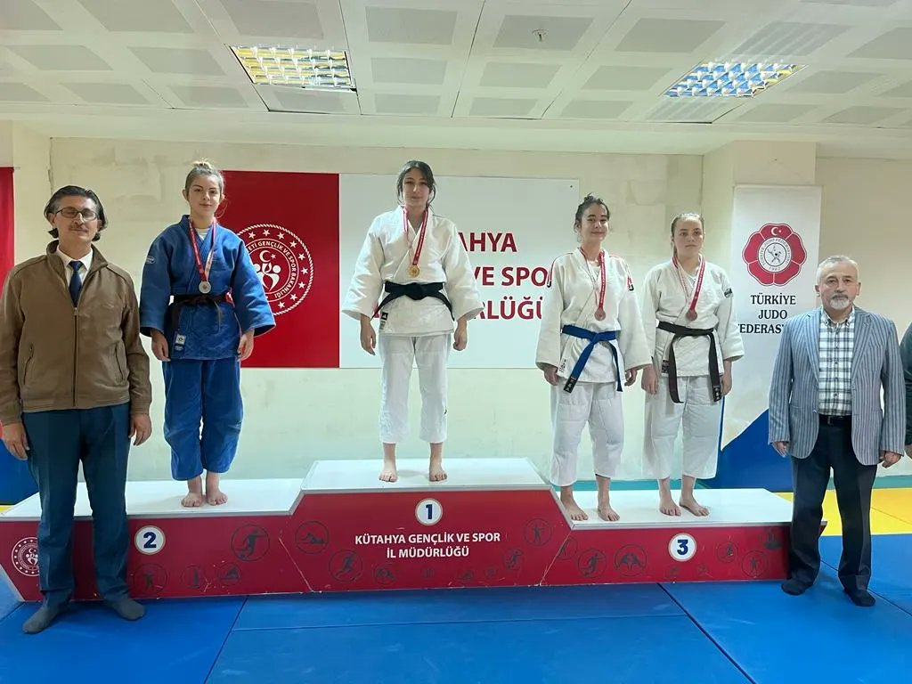 01.11.2023
Liseler judo  il secmelerimizi gerceklestirdik , İl hakemlerimizle  11 okulun katılımı ile ilimizi temsil edecek sporcularımızı belirledik , bizlere destek olan il müdürlüğümüze,  beden eğitimi öğretmenlerimize, sporcu velilere  okul mudurlerimizde tesekkur ederiz.
