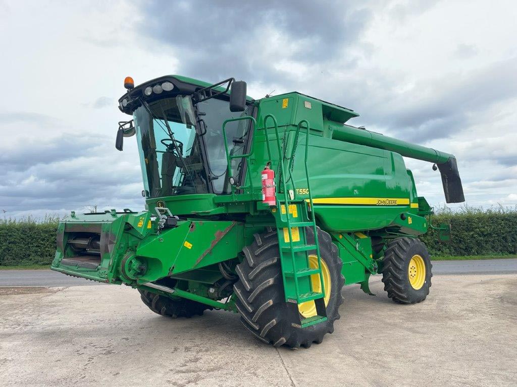 DoubledayGroup's tweet photo. On The Market 💪 John Deere T550 Combine

✅ 2009
✅ Chopper &amp; chaff spreader
✅ Air con
✅ 620r header &amp; trolley

For more information or for the full spec visit our website 👉https://t.co/rOhlNWtYb4

Available for just £55,000 +VAT 

#usedmachinery #doubleday #usedcombine https://t.co/trSWhxB3D7
