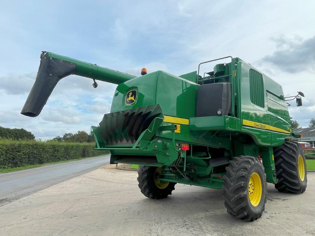 DoubledayGroup's tweet photo. On The Market 💪 John Deere T550 Combine

✅ 2009
✅ Chopper &amp; chaff spreader
✅ Air con
✅ 620r header &amp; trolley

For more information or for the full spec visit our website 👉https://t.co/rOhlNWtYb4

Available for just £55,000 +VAT 

#usedmachinery #doubleday #usedcombine https://t.co/trSWhxB3D7